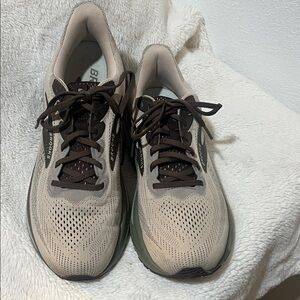 Brooks Men's Tan and Brown Athletic Shoes